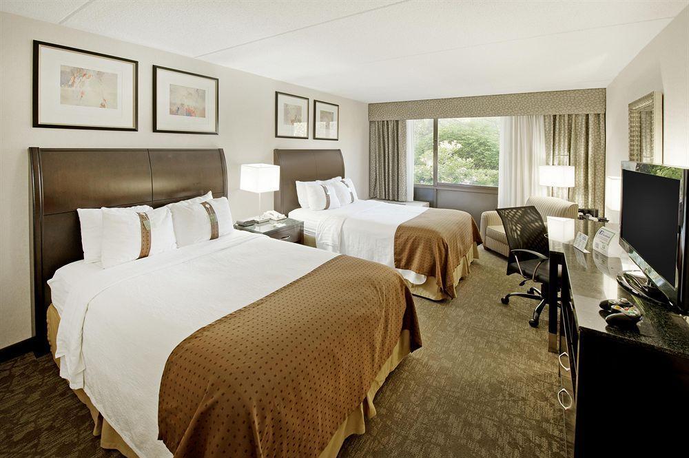 Holiday Inn Westbury-Long Island, An Ihg Hotel Carle Place Room photo