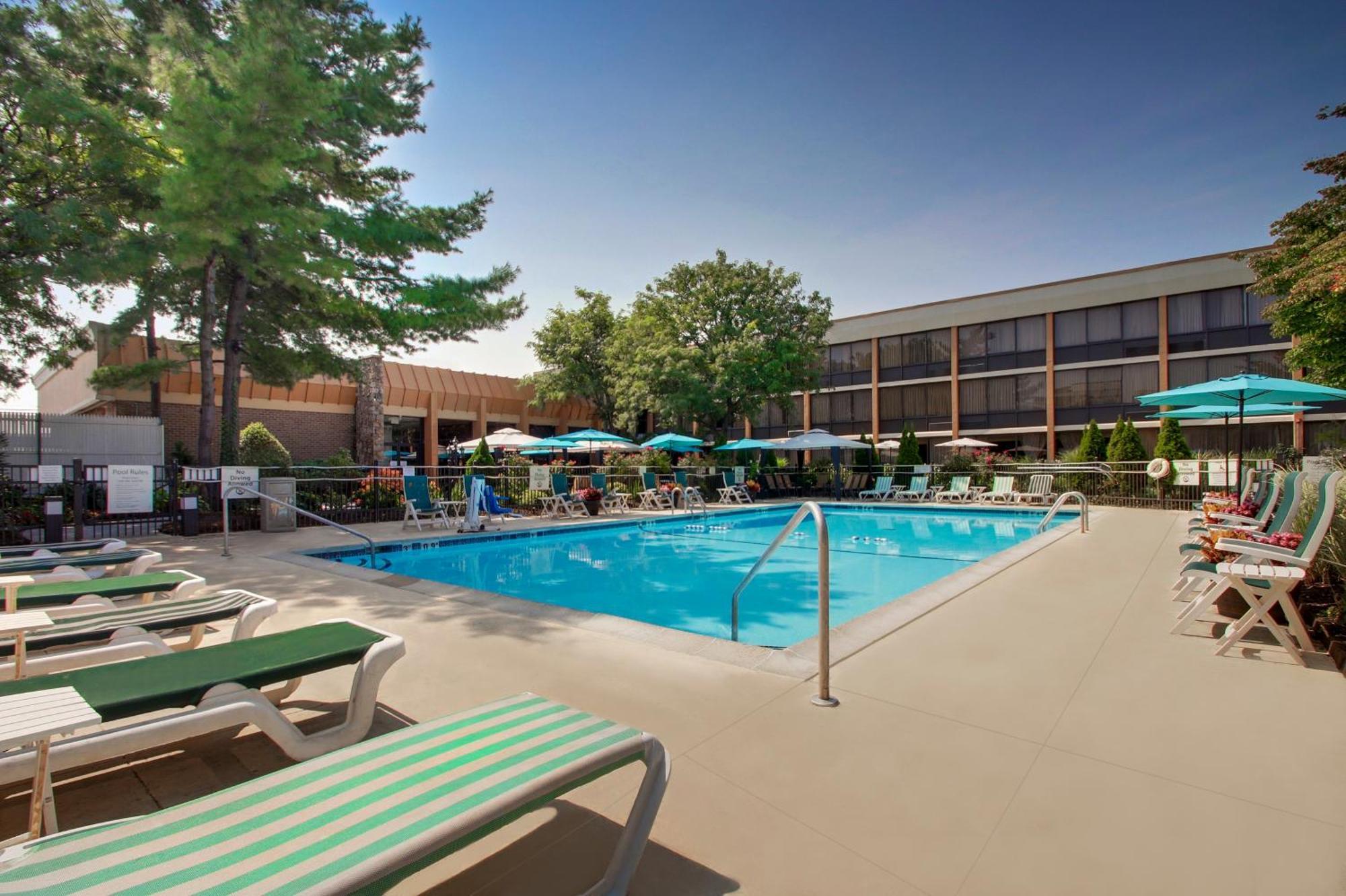 Holiday Inn Westbury-Long Island By Ihg Carle Place Exterior photo